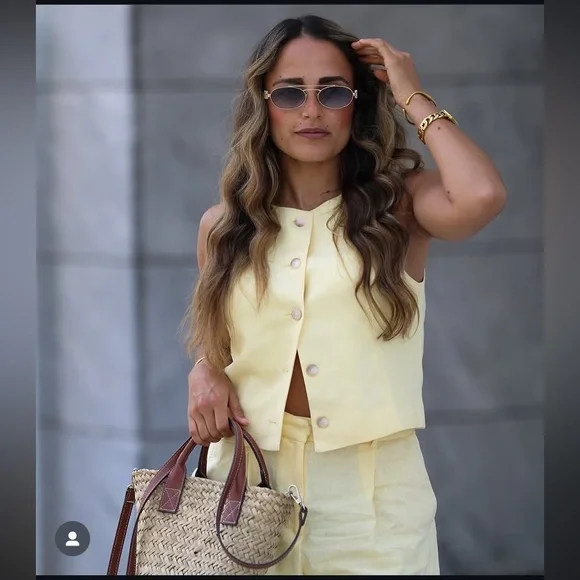 ZARA LINEN VEST AND HIGH-WAISTED SHORTS - Picture 3 of 16